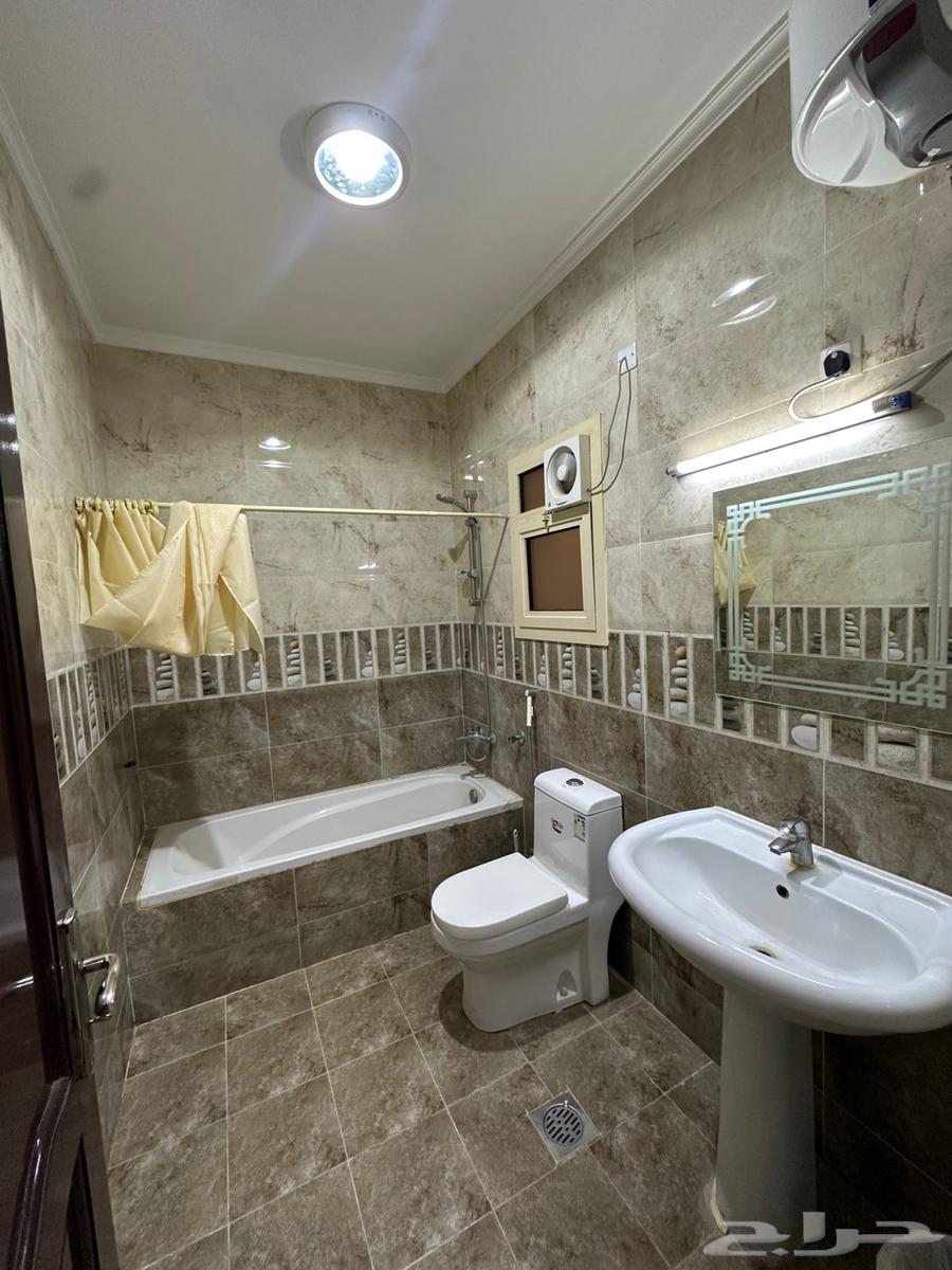 شقة 6 غرف في الإسكان 7
