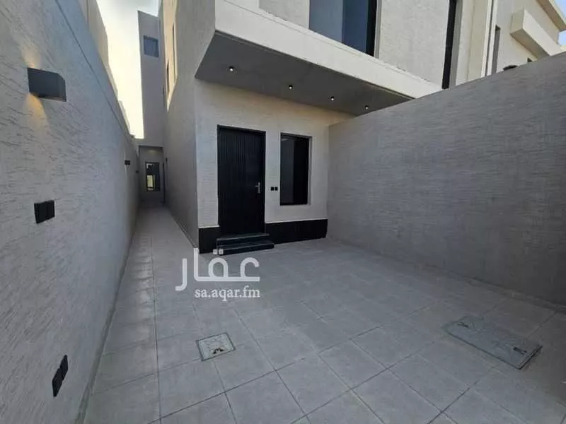 فيلا 7 غرف في الشرق 11