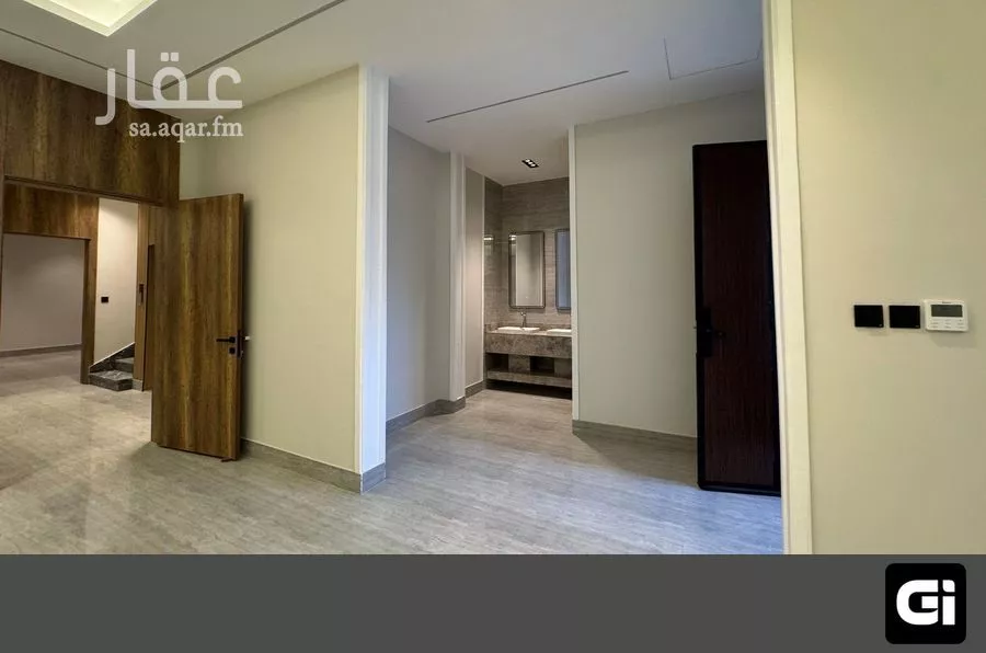 فيلا 6 غرف في العارض 10