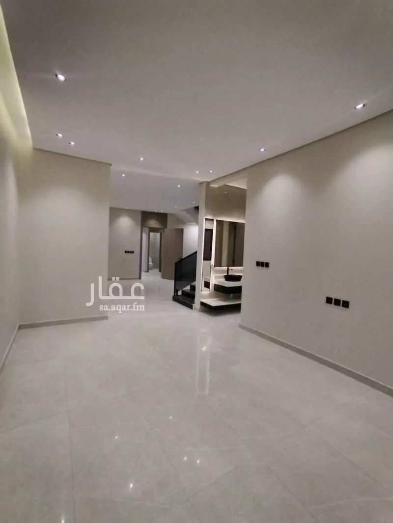 فيلا 7 غرف في ضاحية الملك فهد 4