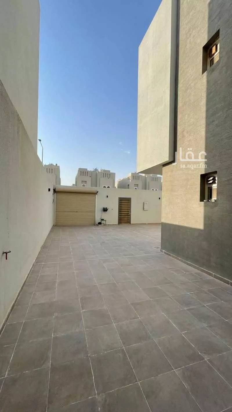 5 bedroom villa in Al Janadriyah 3