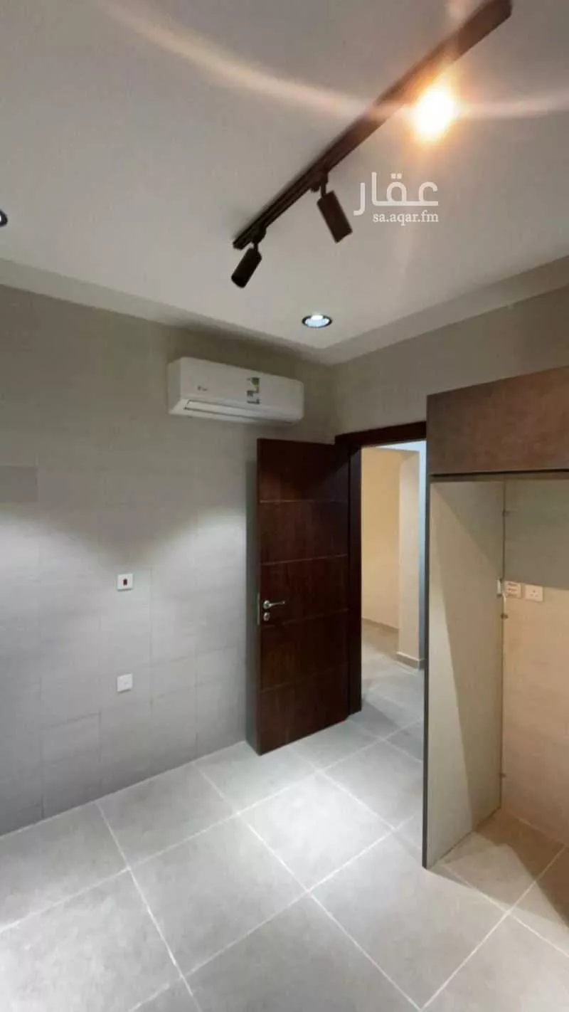 5 bedroom villa in Al Janadriyah 6