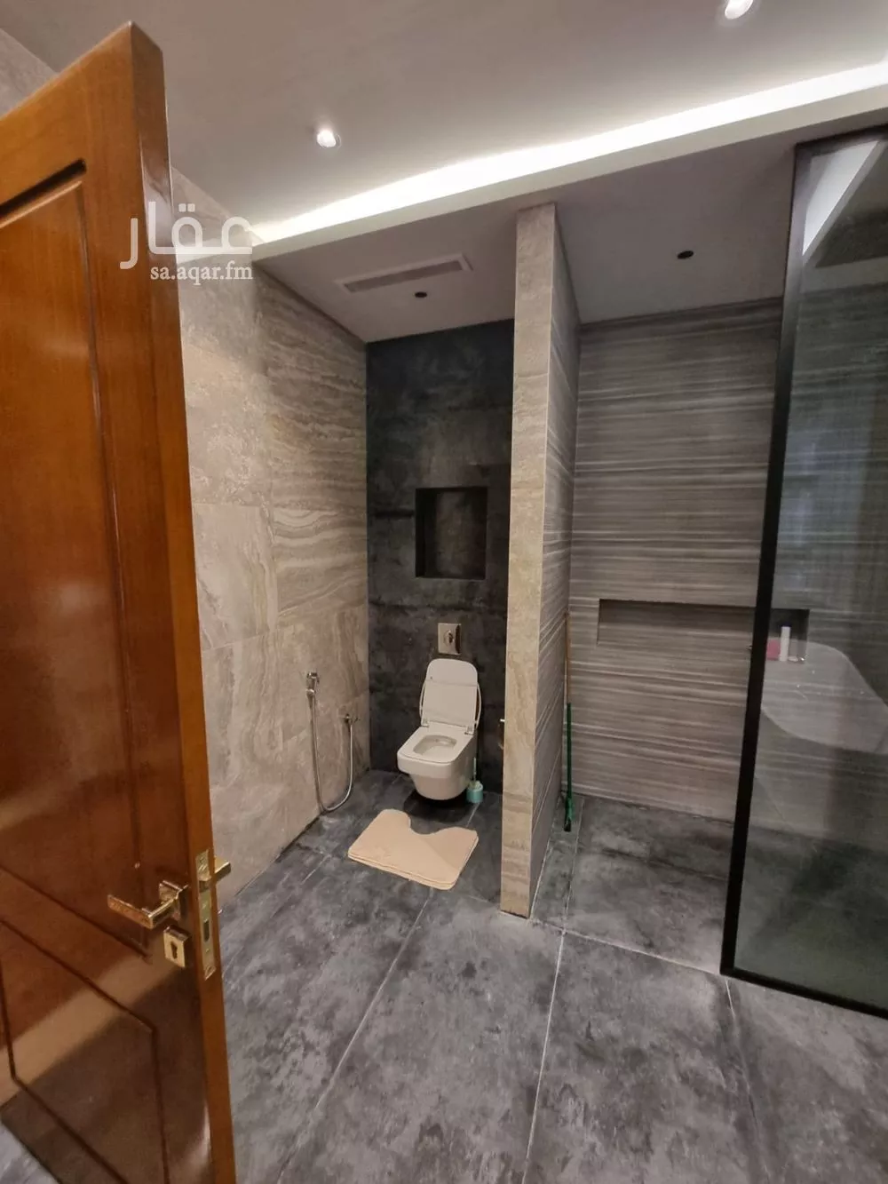6 bedroom apartment in Al Rabwa 2