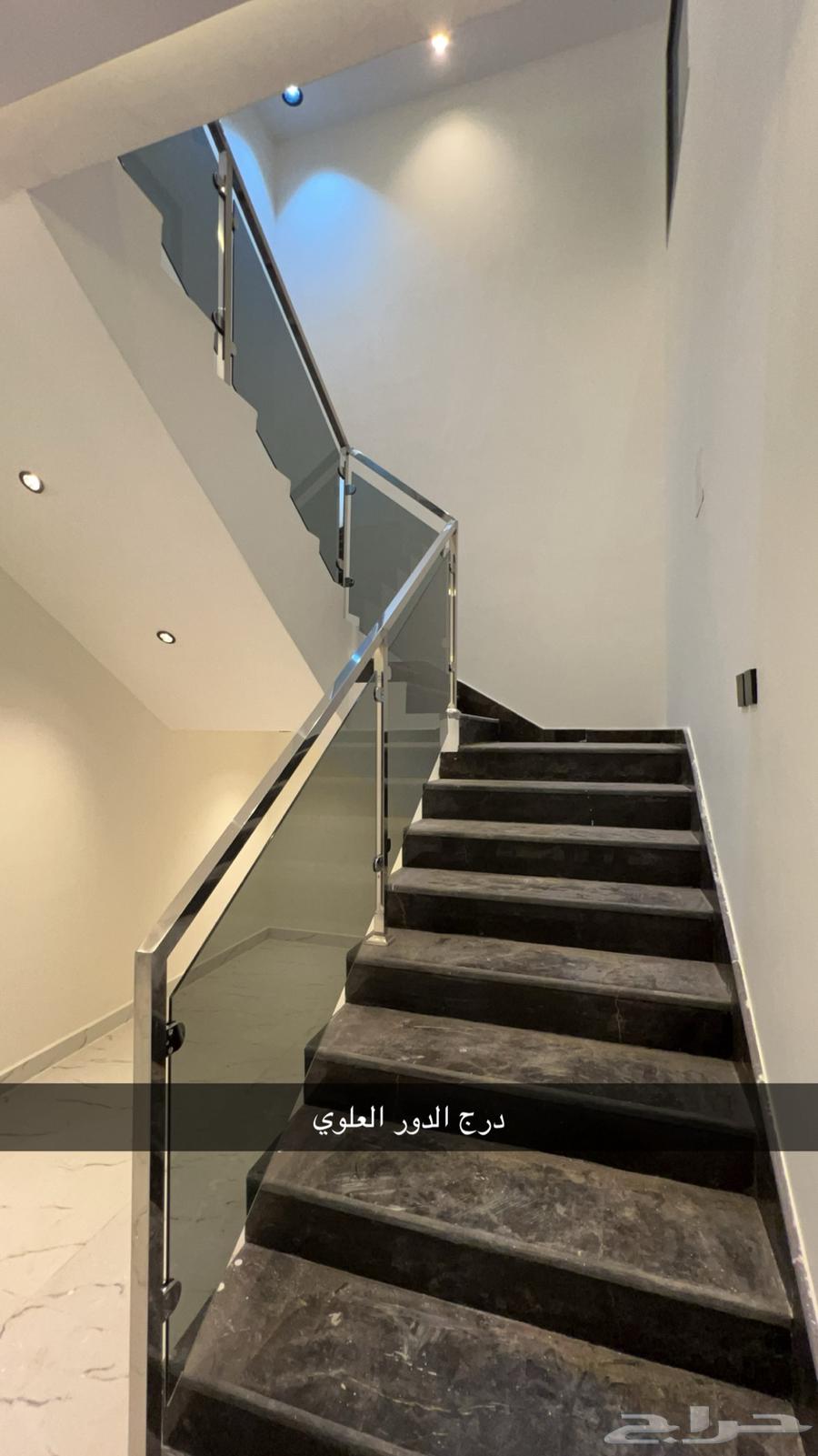 فيلا 5 غرف في العوالي 8