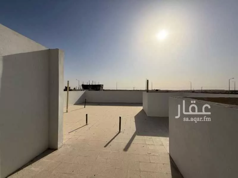 فيلا 5 غرف في الشرق 11