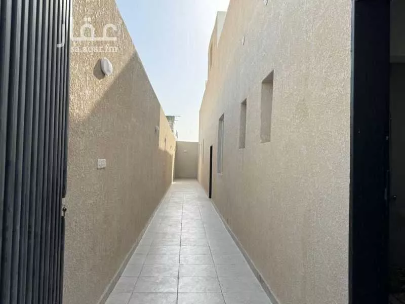 فيلا 5 غرف في الشرق 9