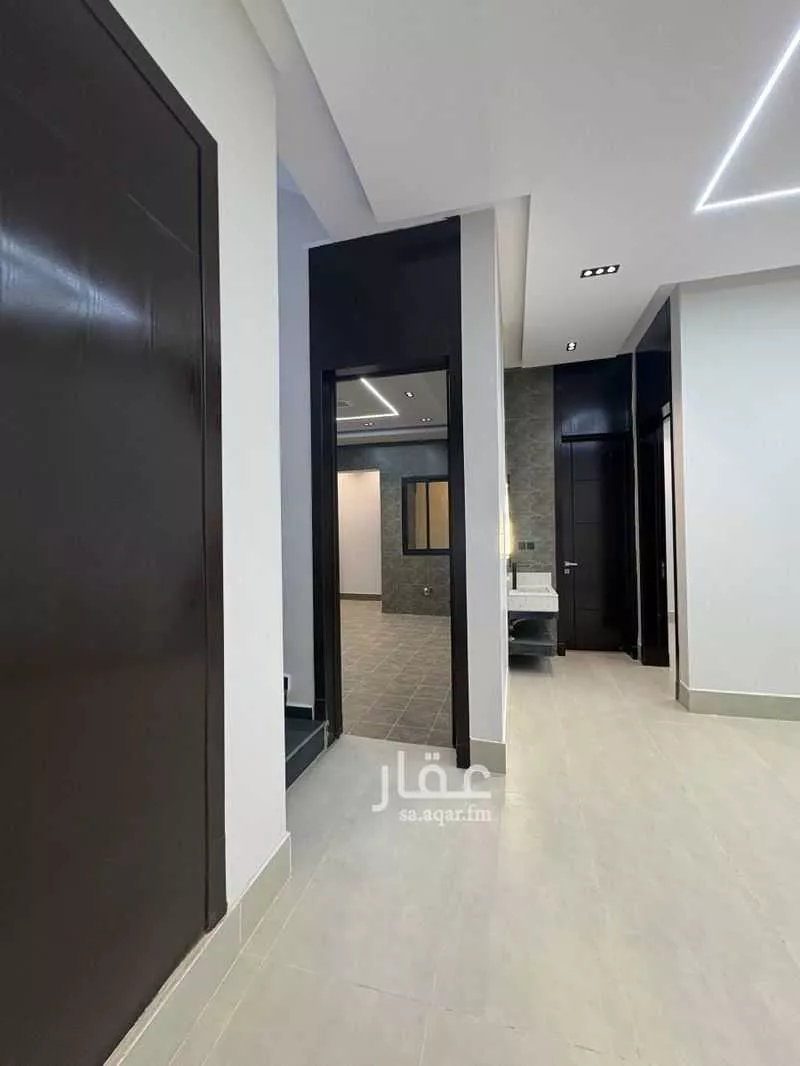 8 bedroom villa in Al Uraija Al Gharbiyah 6
