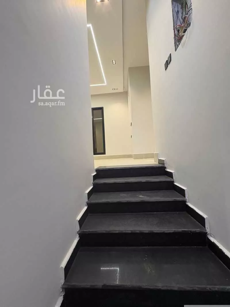 8 bedroom villa in Al Uraija Al Gharbiyah 9
