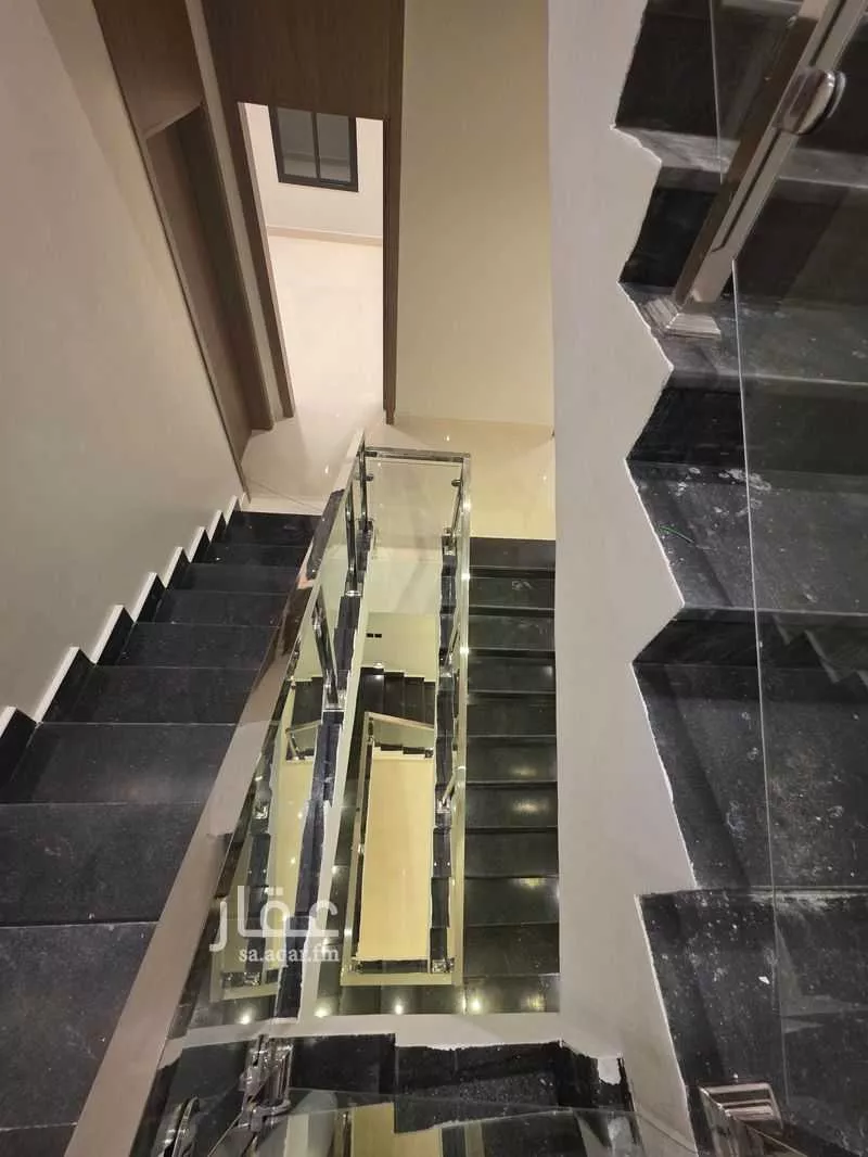 5 bedroom villa in Dirab 12