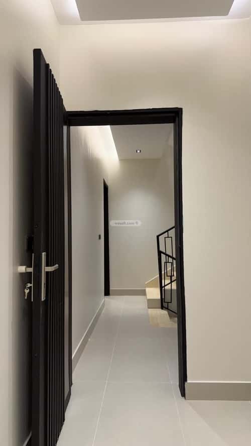 3 bedroom floor in Al Janadriyah 8