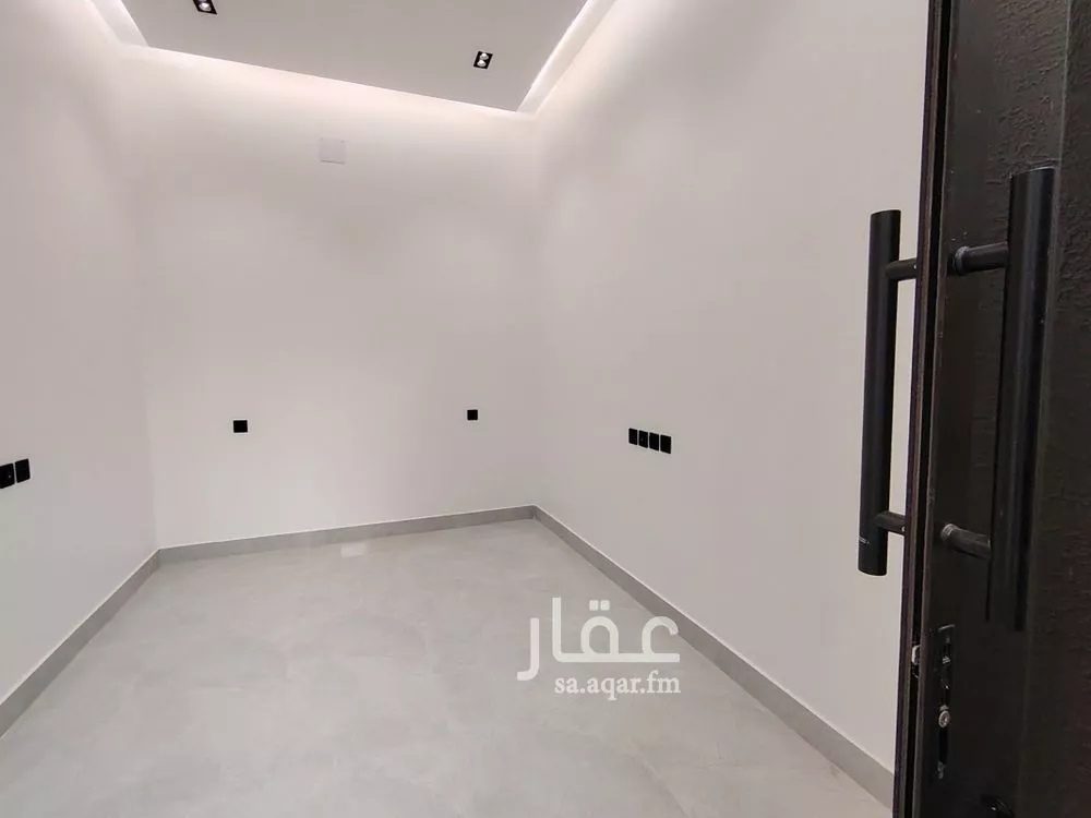 فيلا 5 غرف في القادسية 4