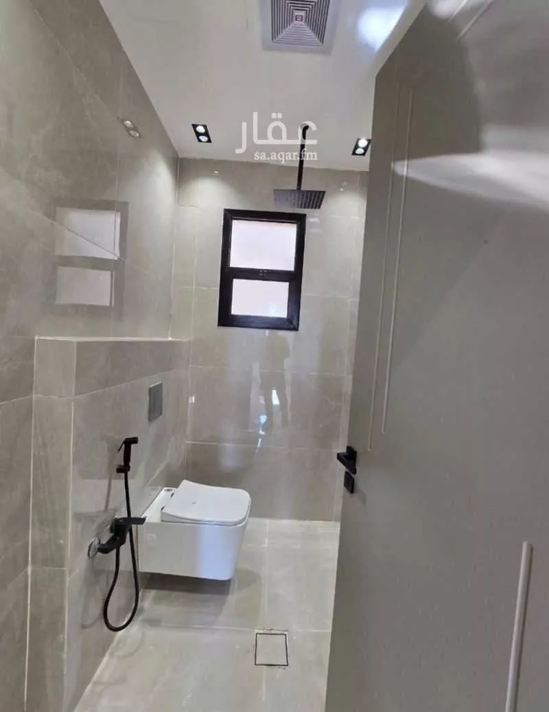 فيلا 5 غرف في الشرق 6