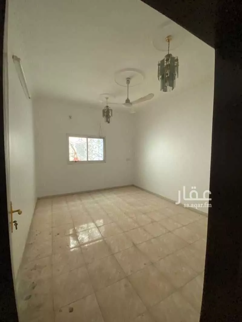 فيلا 8 غرف في العزيزية 3