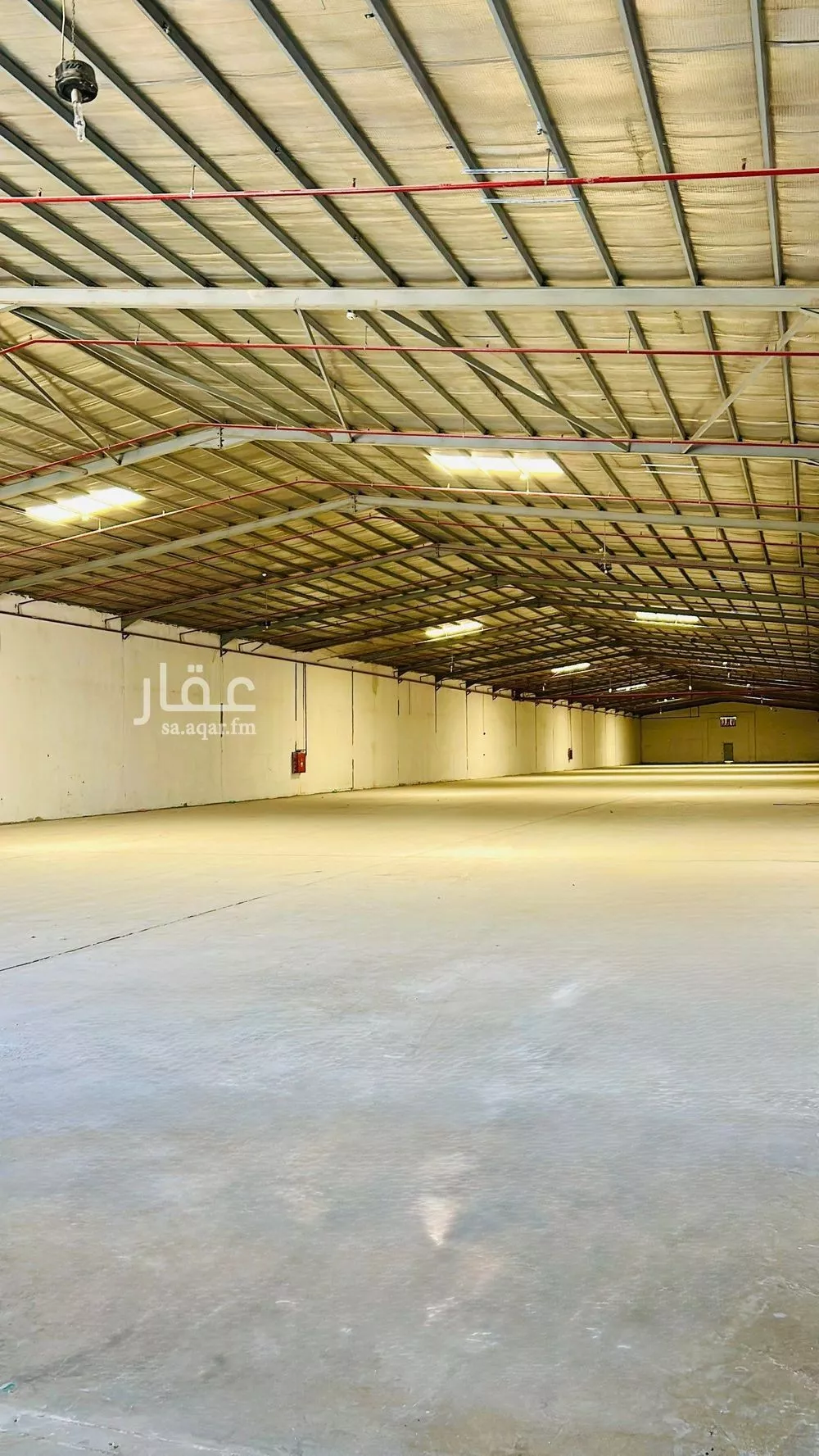 مستودع 3210 م² في السلي 4
