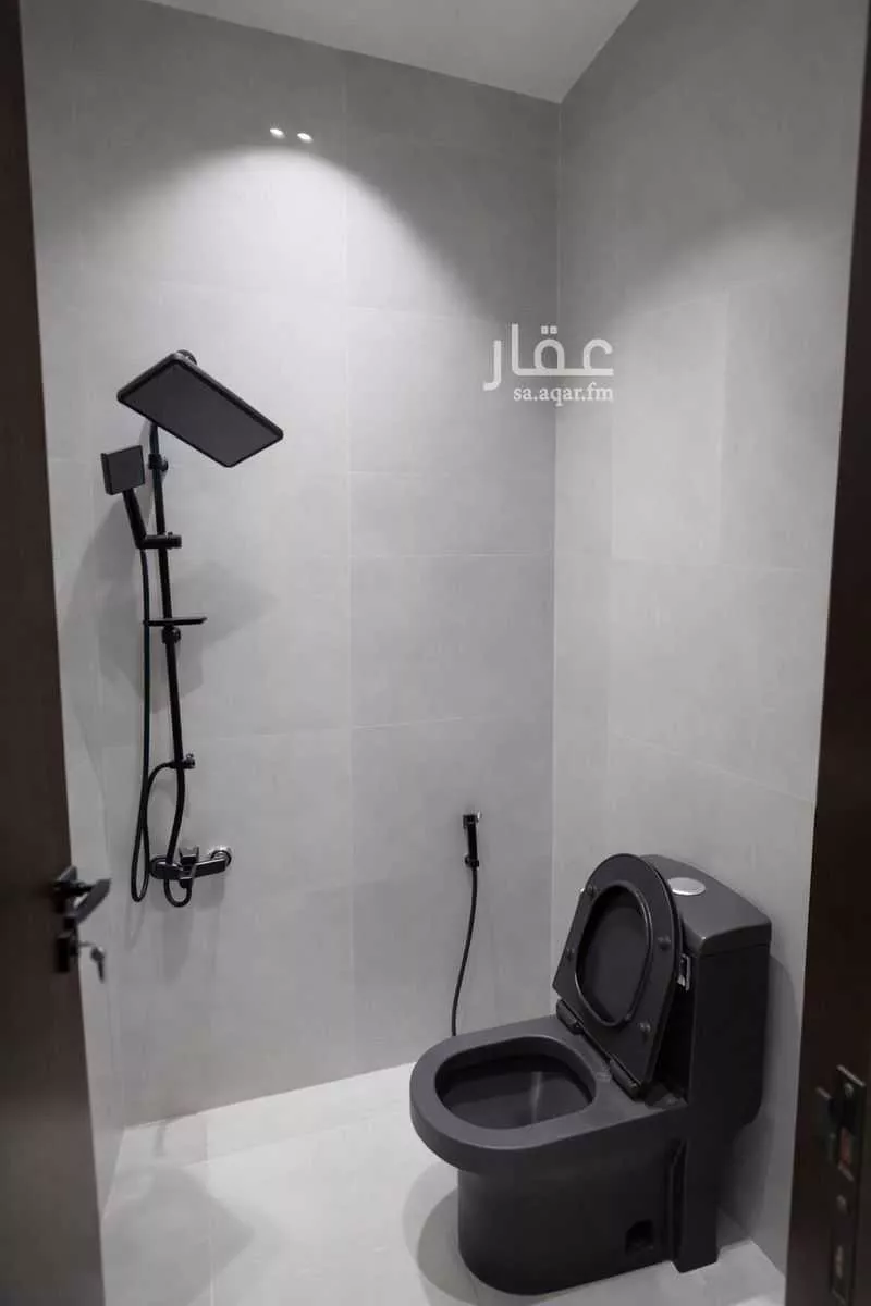 4 bedroom villa in Al Janadriyah 6