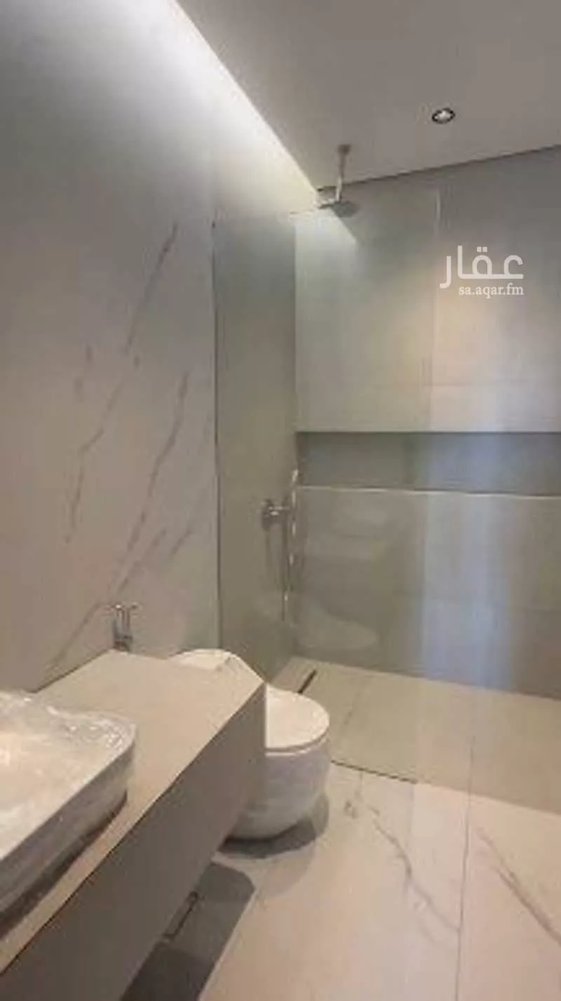 8 bedroom apartment in Al Asalah 5
