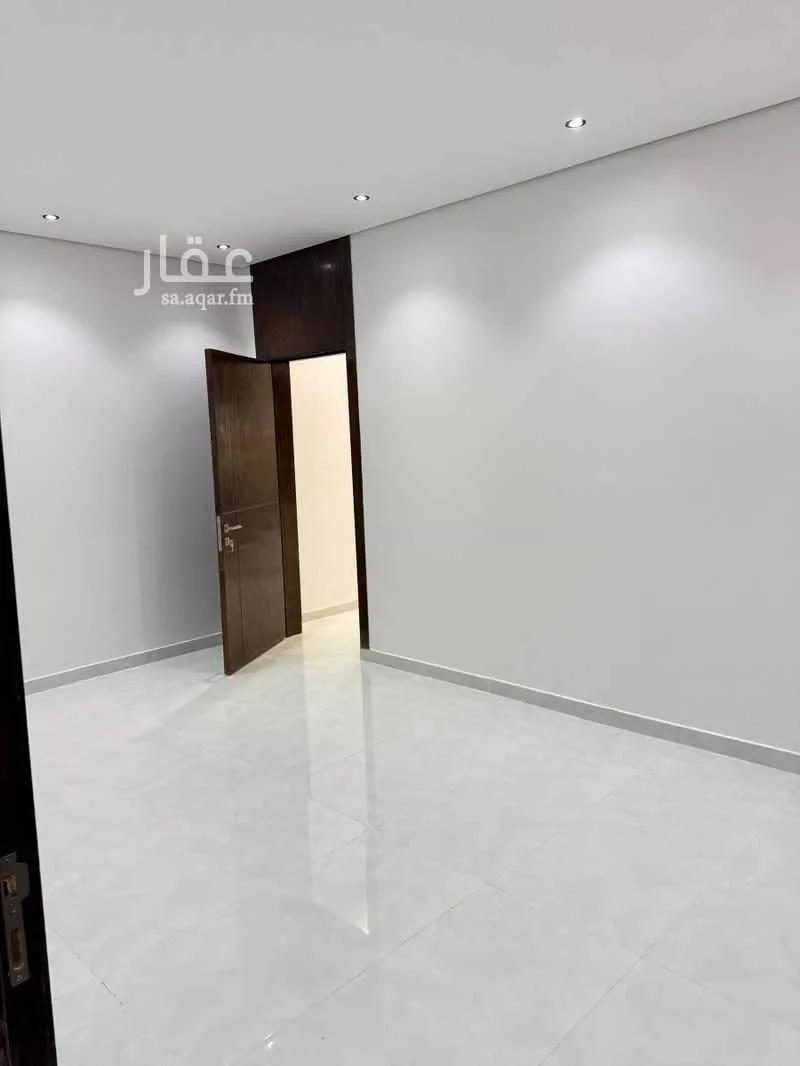 4 bedroom villa in Al Janadriyah 6