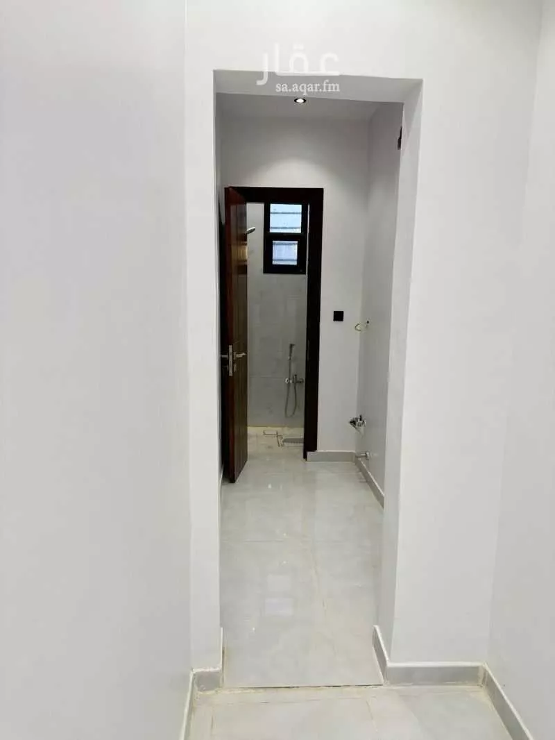 4 bedroom villa in Al Janadriyah 9