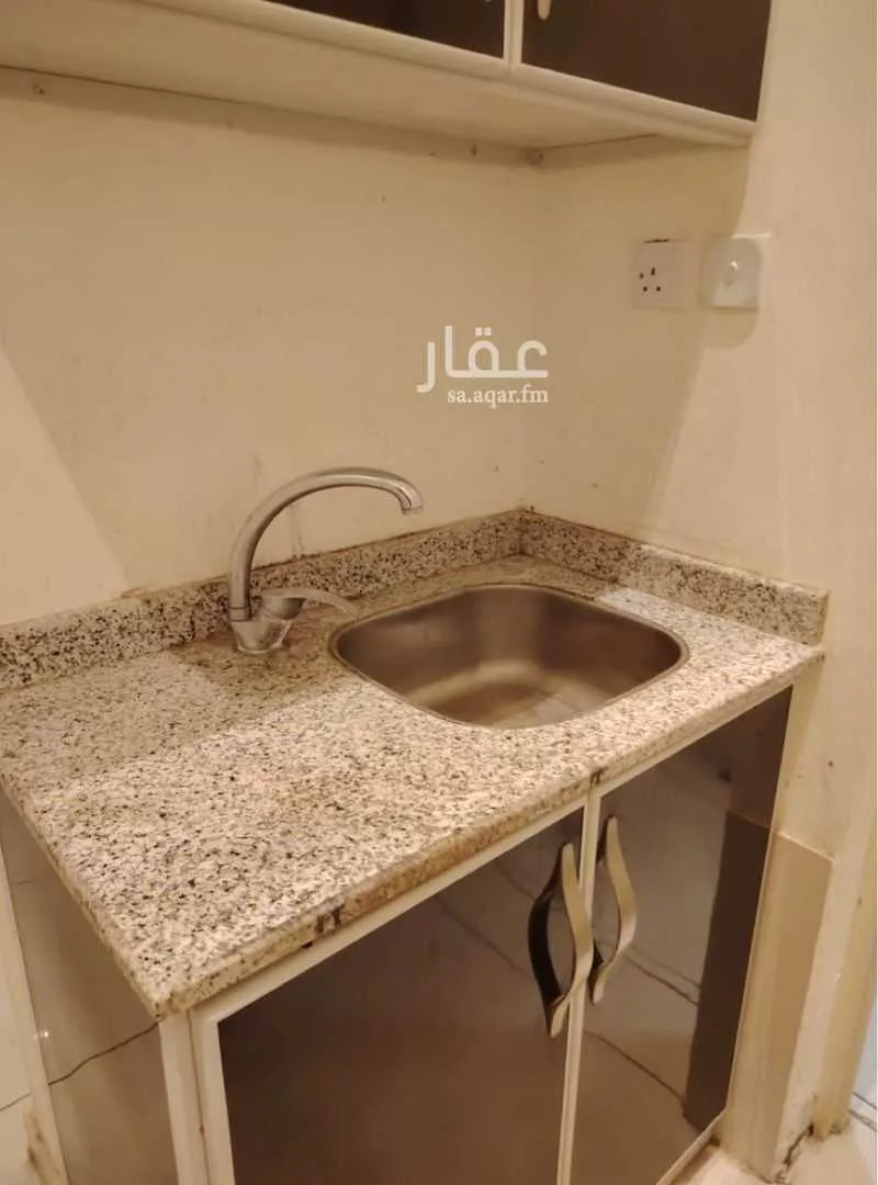 مكتب 2520 م² في العقيق 7