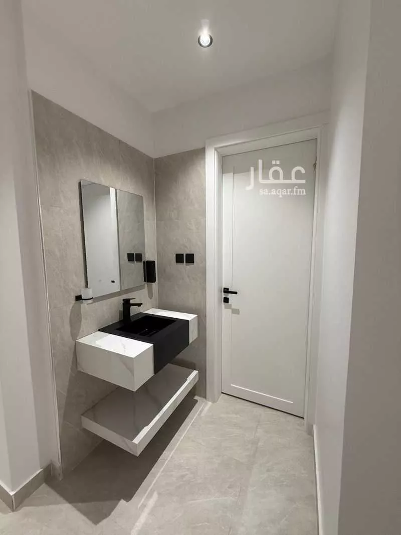 4 bedroom floor in Dhahrat Namar 9