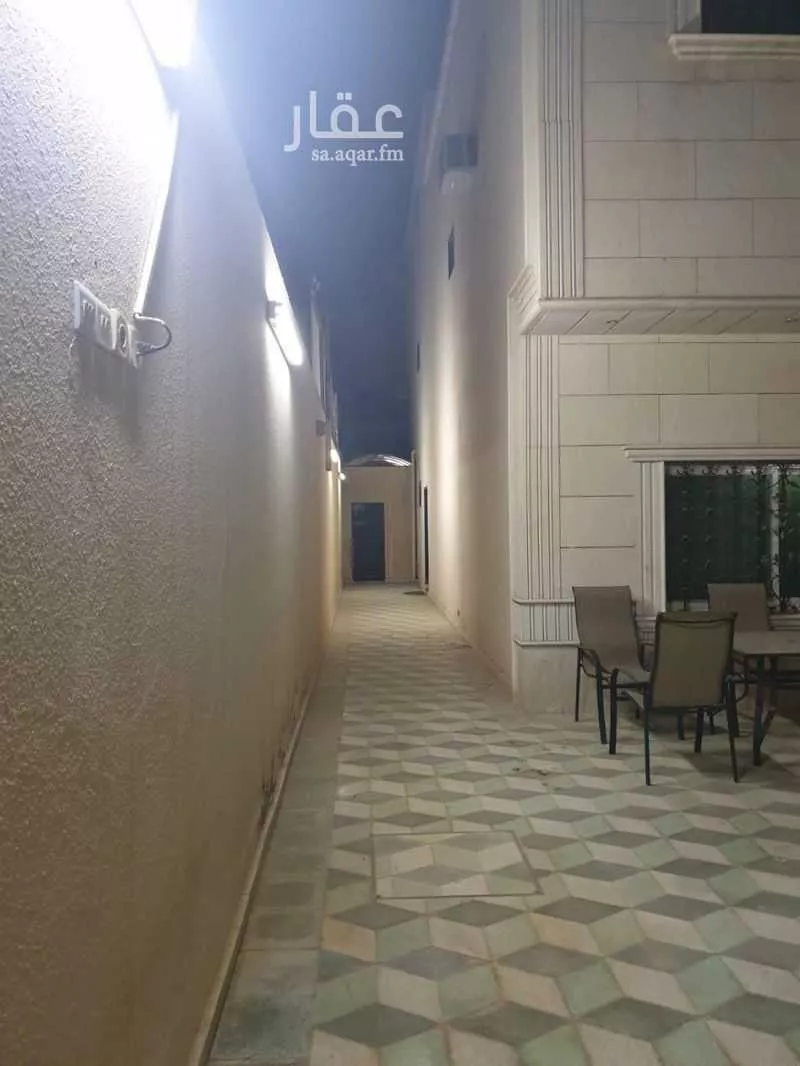 فيلا 4 غرف في الوادي 5