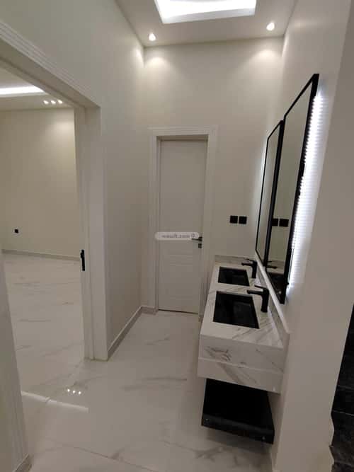 4 bedroom villa in Al Janadriyah 2