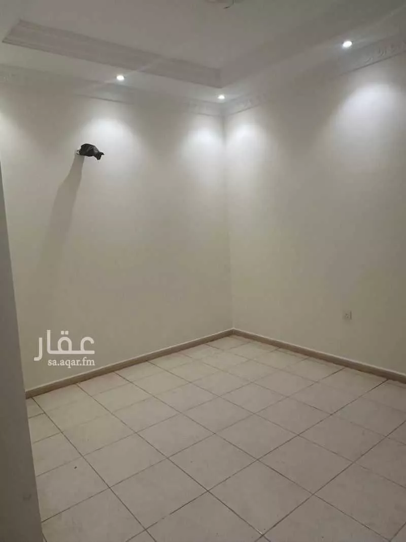 شقة 64 غرف في النخيل 6