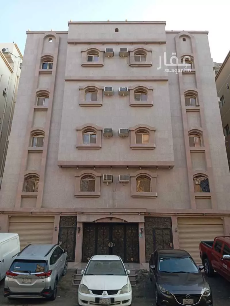 شقة 64 غرف في النخيل 7