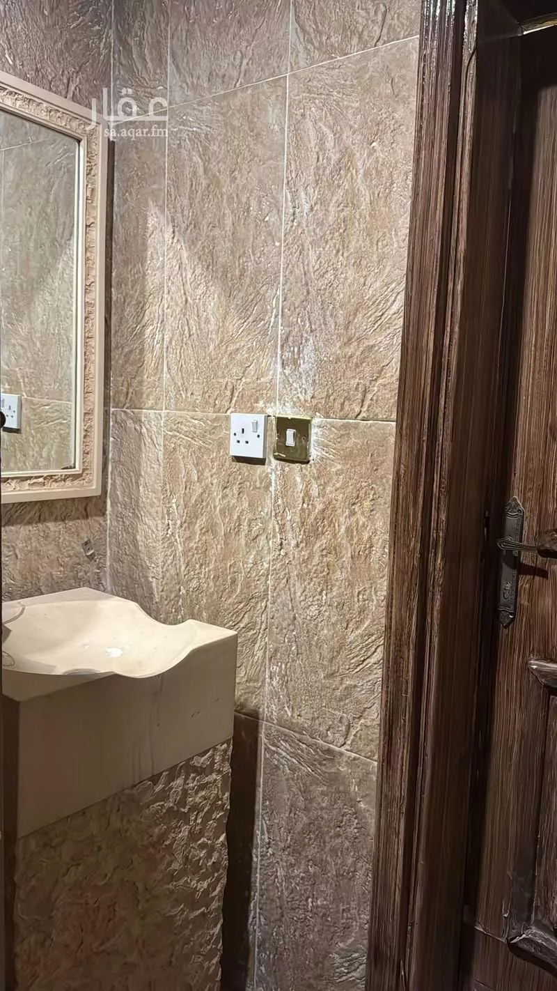 8 bedroom villa in King Fahd 3