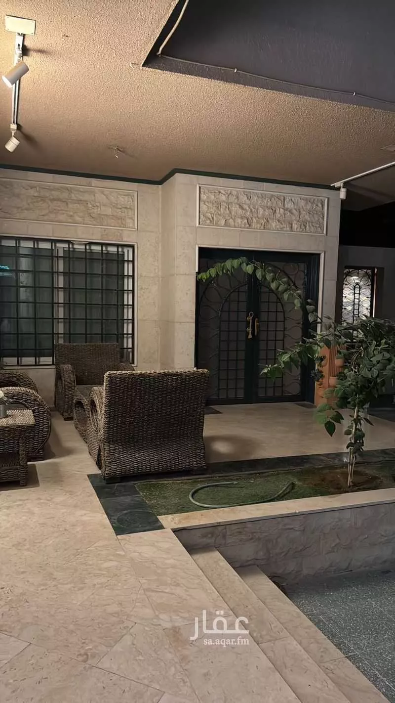 8 bedroom villa in King Fahd 4