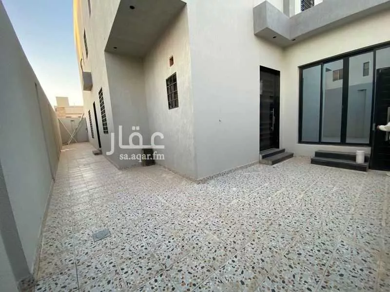 5 bedroom villa in Al Janadriyah 5