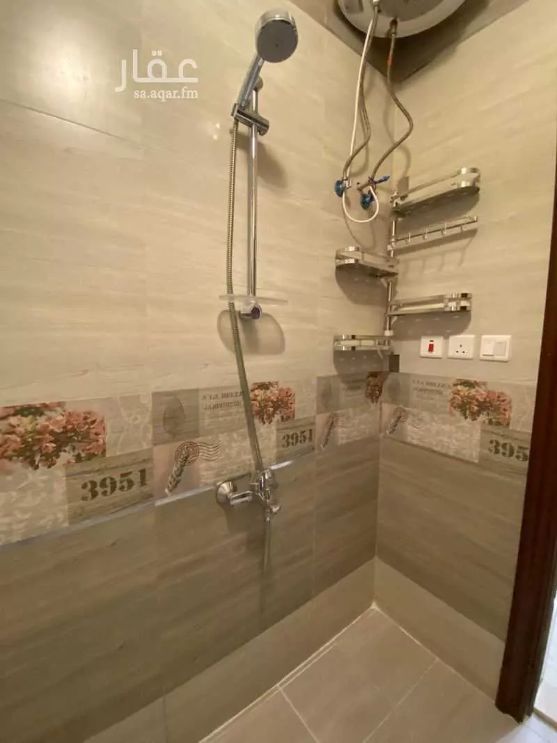 عمارة 616 م² في النزهة 2