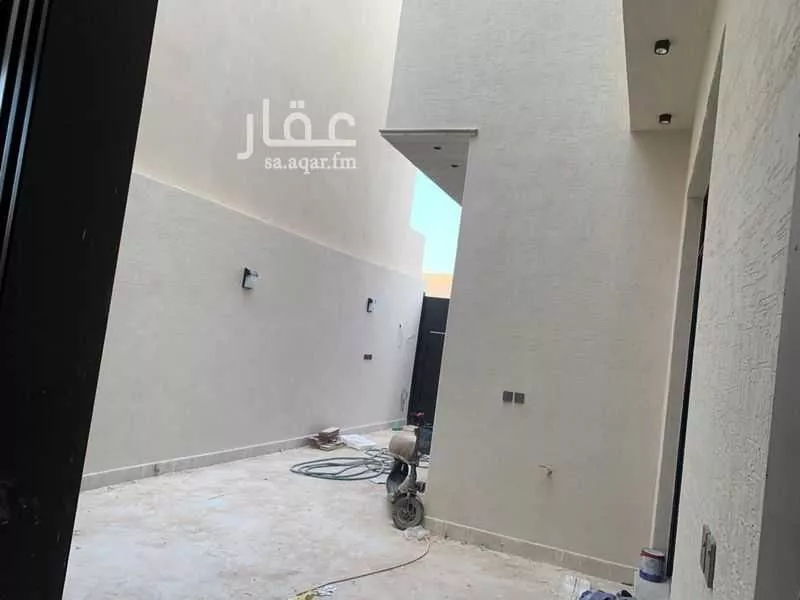 8 bedroom villa in Dhahrat Laban 8