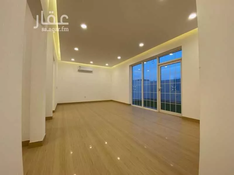 فيلا 4 غرف في الملقا 3