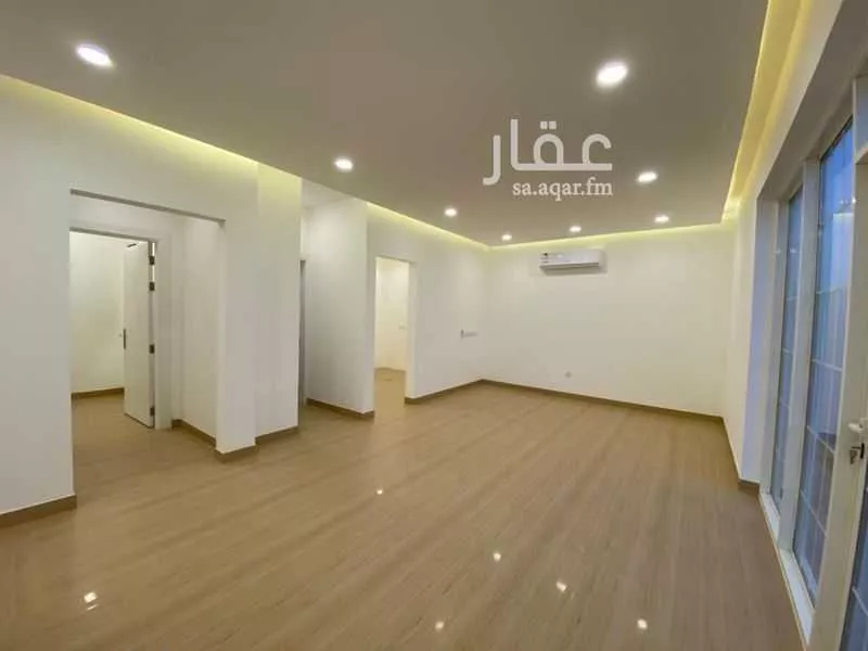 فيلا 4 غرف في الملقا 8