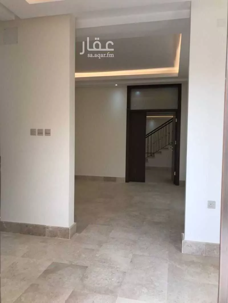 فيلا 4 غرف في الملقا 2