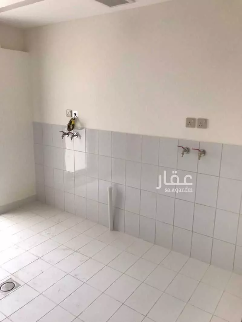 فيلا 4 غرف في الملقا 4