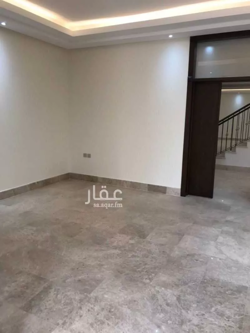 فيلا 4 غرف في الملقا 7