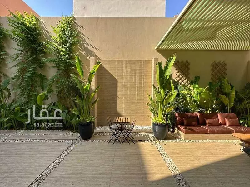 5 bedroom villa in Al Malqa 12