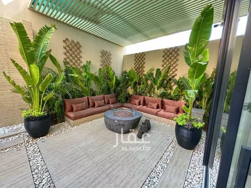 5 bedroom villa in Al Malqa 16