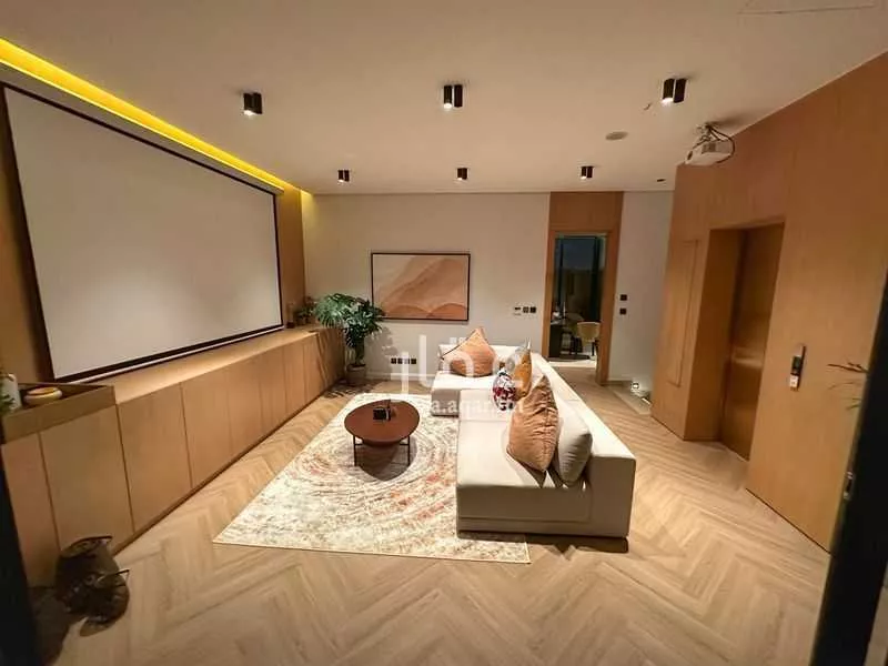 5 bedroom villa in Al Malqa 4