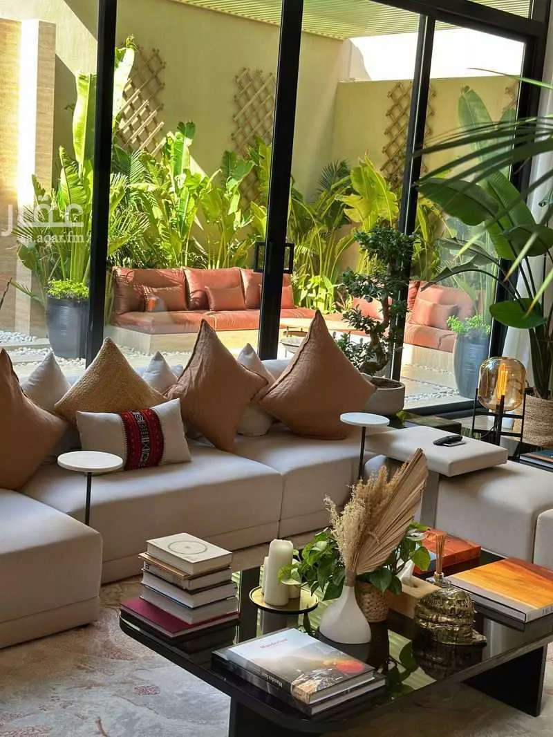 5 bedroom villa in Al Malqa 10