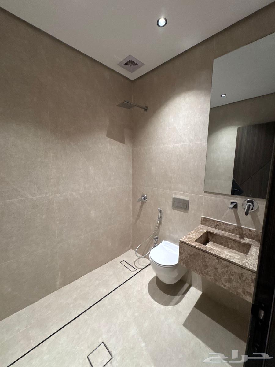 5 bedroom apartment in Al Hamra 4