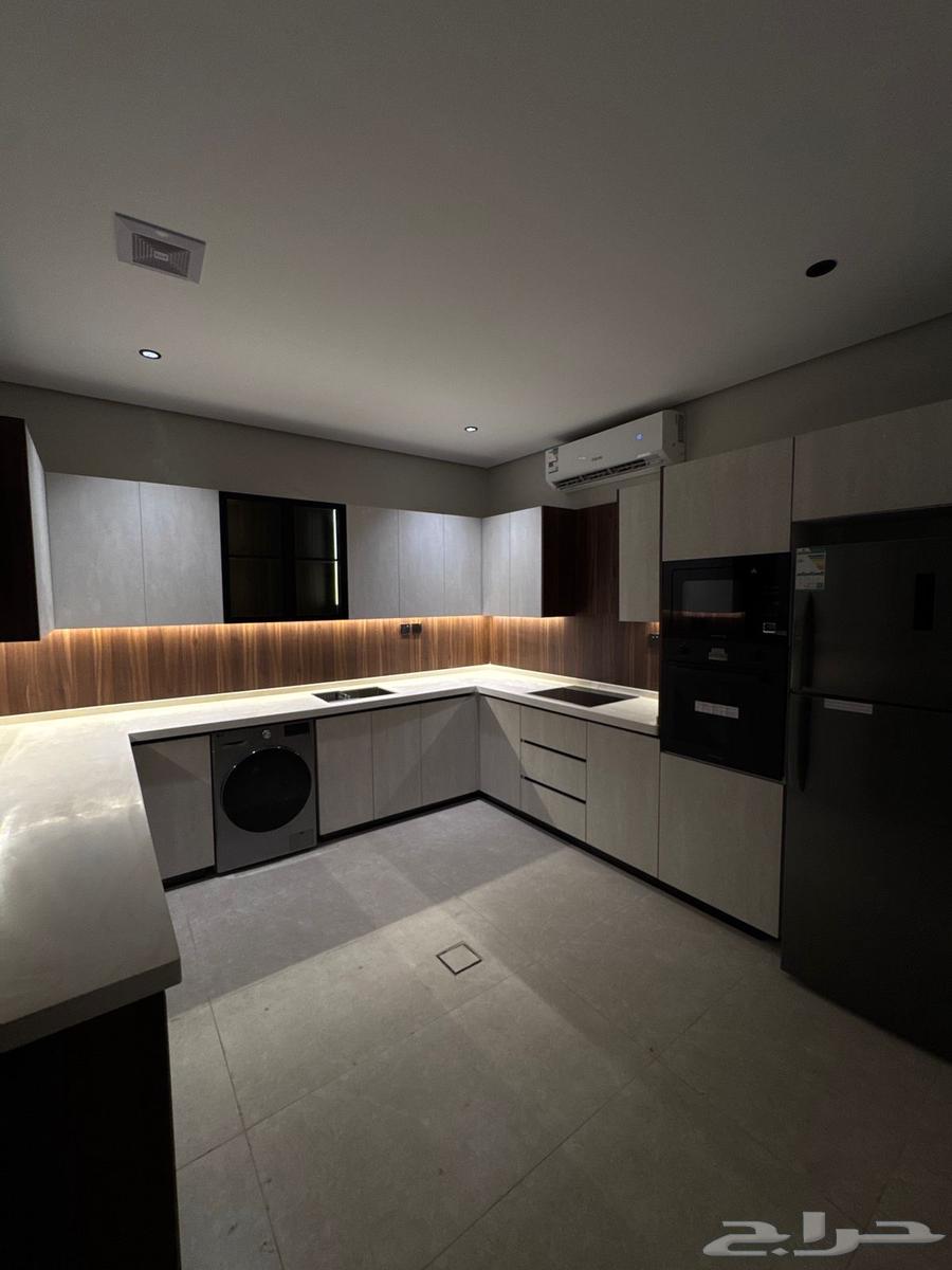 5 bedroom apartment in Al Hamra 6