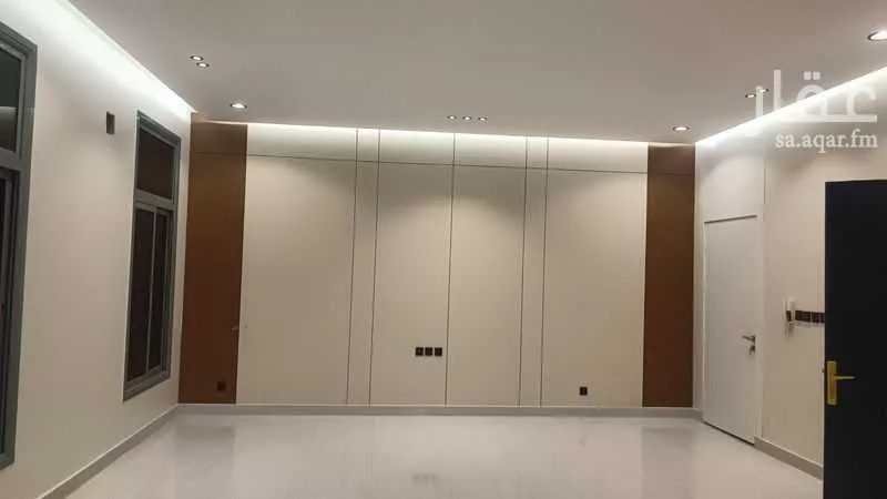4 bedroom villa in Al Janadriyah 12
