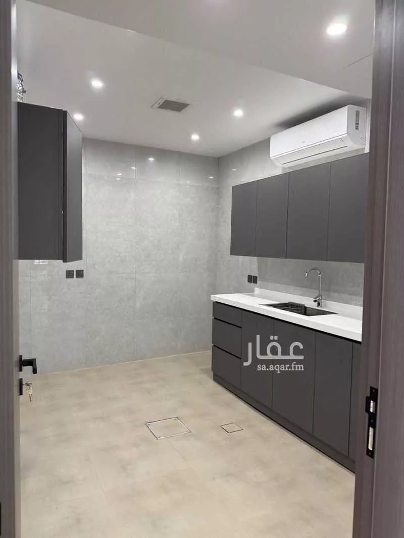 عمارة 465 م² في الورود 2