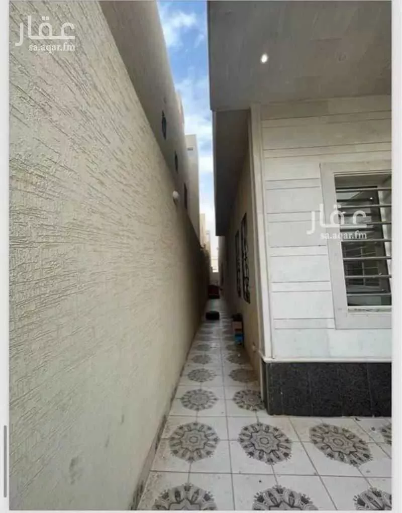 فيلا 8 غرف في القادسية 7