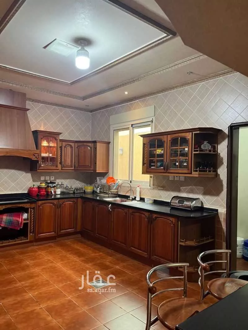 فيلا 11 غرف في الفلاح 10