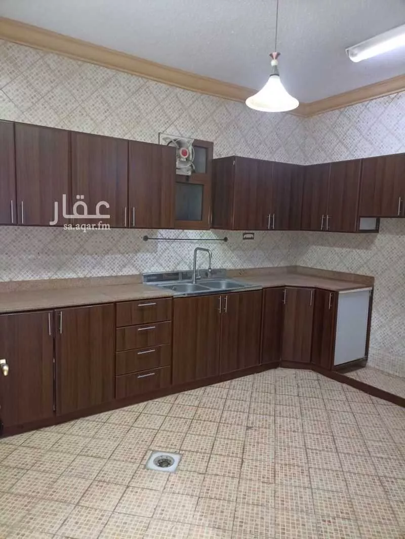 شقة 4 غرف في الغدير 9