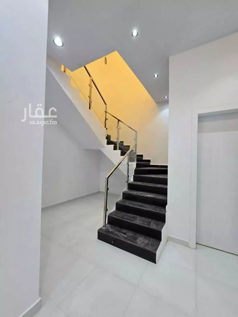 6 bedroom villa in Al Janadriyah 11